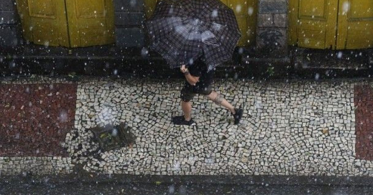 Defesa Civil emite alerta para chuva forte na Região Metropolitana