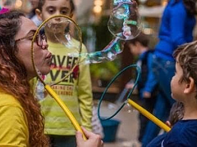 Alpha Square Mall terá diferentes brincadeiras para crianças neste sábado (27)