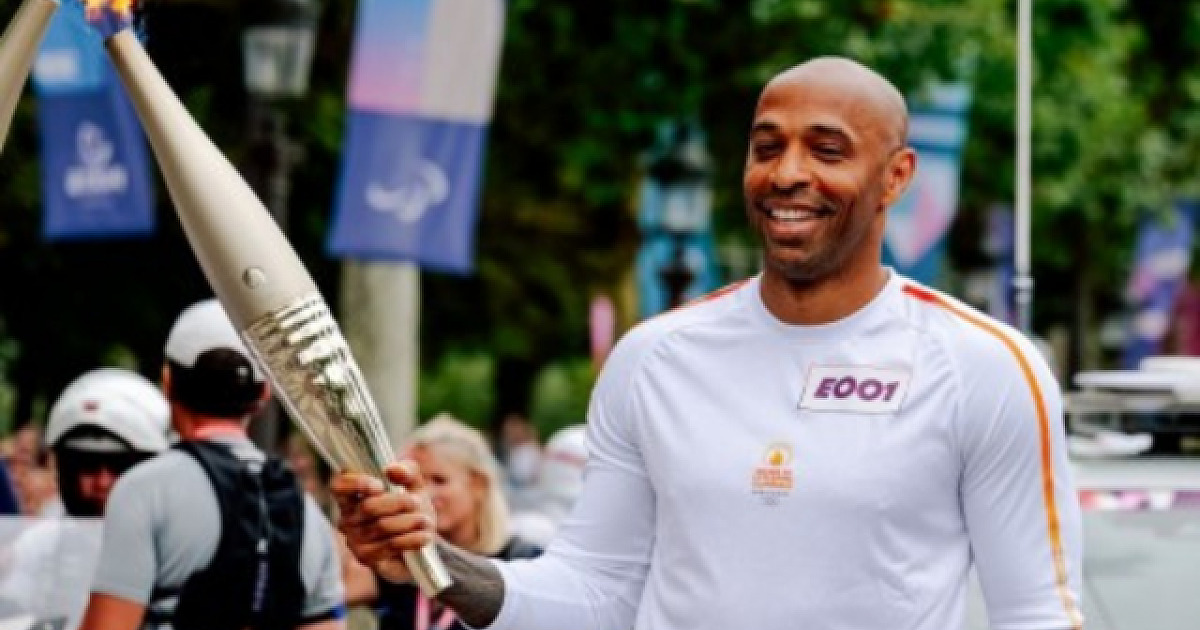 A menos de duas semanas do início das Olimpíadas, chama olímpica chega a Paris