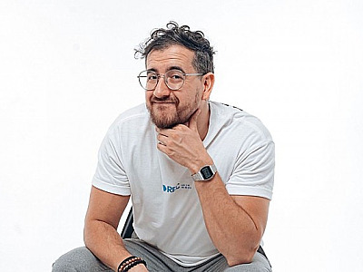 Afonso Padilha apresenta novo solo de stand-up no Teatro Barueri em 1º de junho