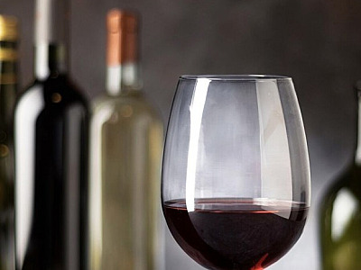 Com unidade em Alphaville, Wine realiza campanha para celebrar Dia do Pendura