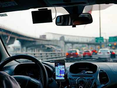 Uber libera viagens em grupo para passageiros com destino em comum