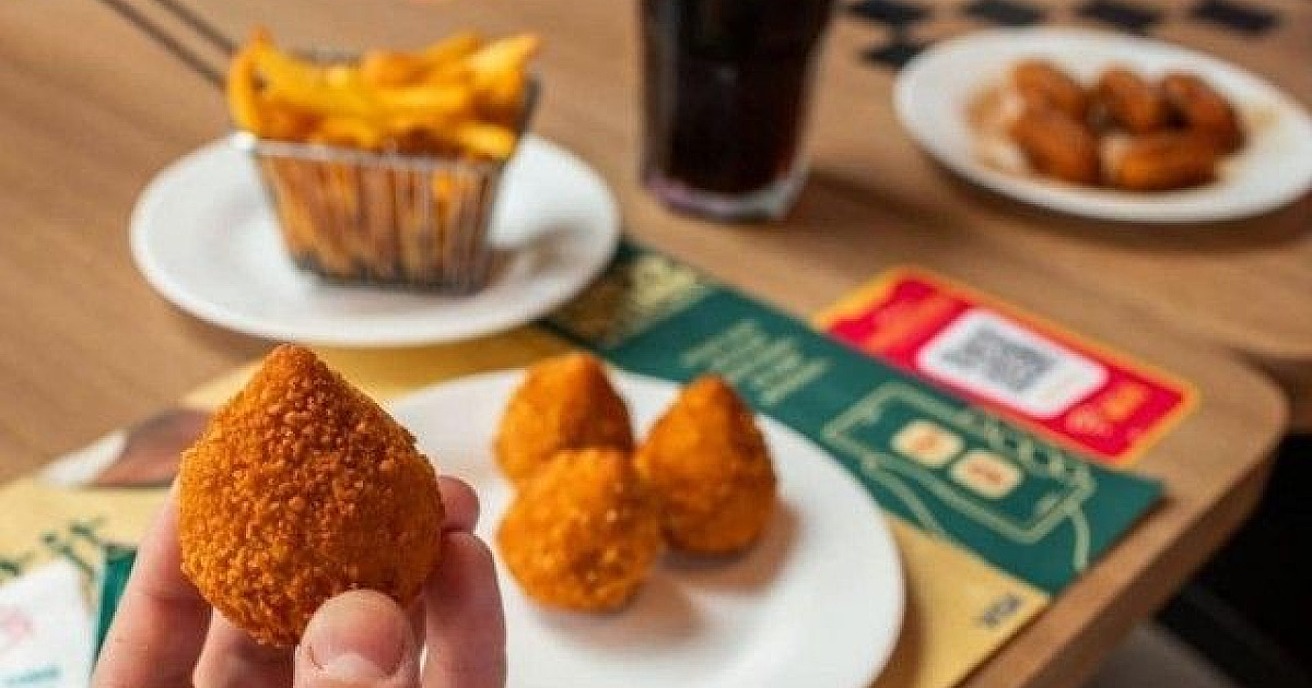 Ragazzo lança coxinhas de Feijoada, Moqueca e Pernil