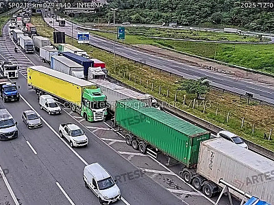 Acidente com cinco carretas causa 21 km de filas no Rodoanel
