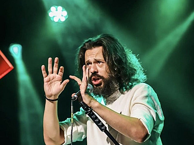 Humorista Nando Viana apresenta seu novo show em Barueri