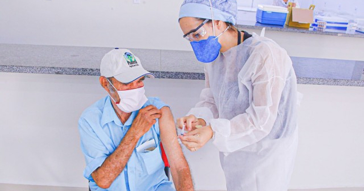 Estado anuncia vacinação de pessoas entre 65 e 67 anos neste mês