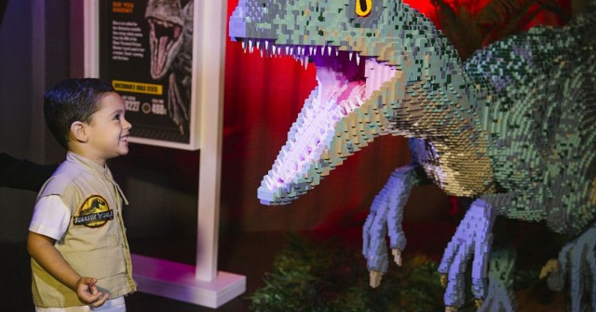 Exposição “Jurassic World By Brickman” segue em SP até dia 29
