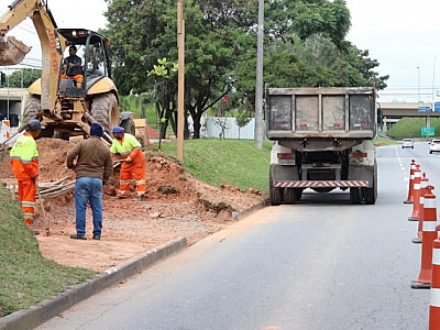 Para obras contra enchentes, Avenida Piracema terá faixas interrompidas a partir desta quarta-feira