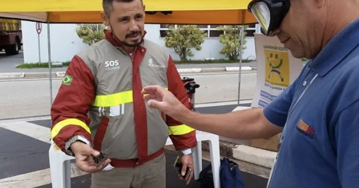 Com óculos que simulam efeitos da embriaguez, CCR ViaOeste realiza ação educativa de alcoolemia em B