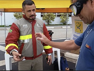 Com óculos que simulam efeitos da embriaguez, CCR ViaOeste realiza ação educativa de alcoolemia em B