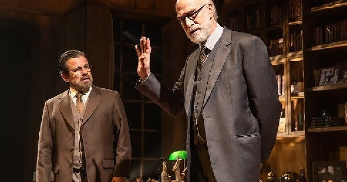 Com os atores Odilon Wagner e Claudio Fontana, Praça das Artes recebe peça “A Última Sessão de Freud