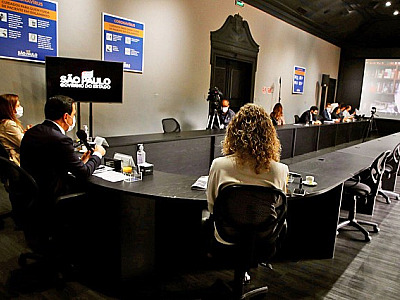 Parlamentares pedem critério para reabertura de serviços