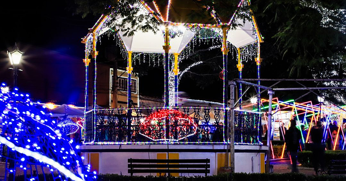 Santana de Parnaíba realiza o "Natal de Luz 2025" com mais de 700 mil lâmpadas, presépio articulado