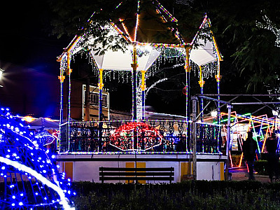 Santana de Parnaíba realiza o "Natal de Luz 2025" com mais de 700 mil lâmpadas, presépio articulado