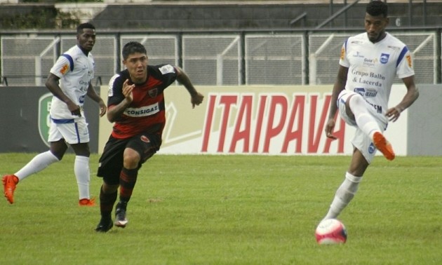 Oeste bobeia no fim e sofre empate do Rio Claro
