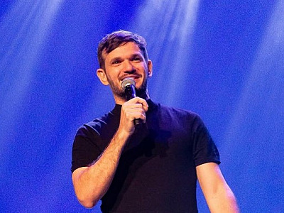 Padre Patrick apresenta seu show na Praça das Artes de Barueri