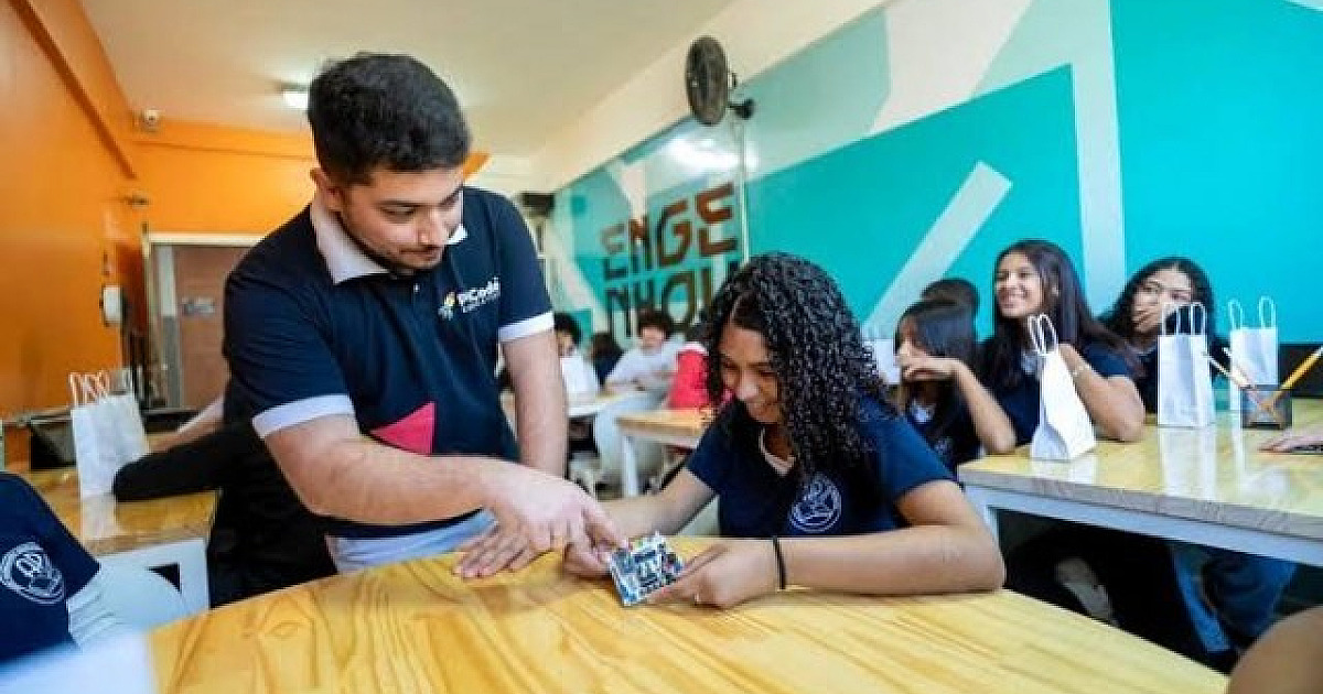 Alunos da ETEC de Parnaíba passam a ter aulas de robótica do projeto Engenhoka