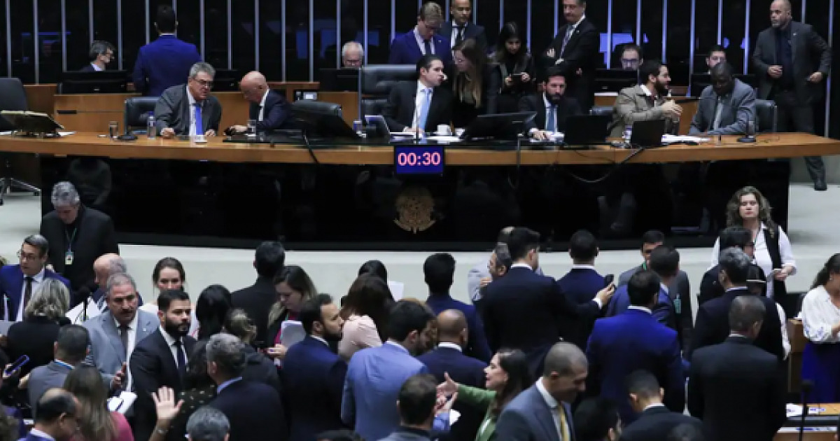 Câmara aprova urgência para suspender decreto do IOF