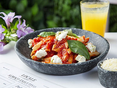 Misto de bar e café italiano, Locale Caffè aposta em menu executivo