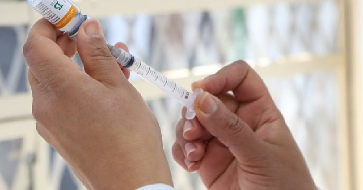 Governo de SP anuncia dose adicional contra Covid-19 para profissionais de saúde