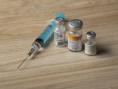 Pessoas abaixo de 30 anos começam a ser vacinadas nos municípios