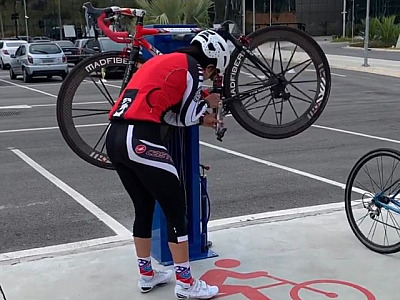 Parnaíba instala estação de manutenção de bike em frente ao paço municipal