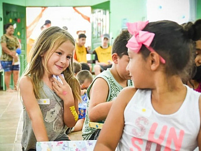Para Natal, moradores do bairro se empenham por doações para famílias