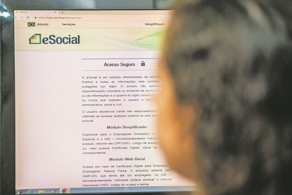Condomínio que descumprir eSocial pode ser multado em até R$ 181 mil