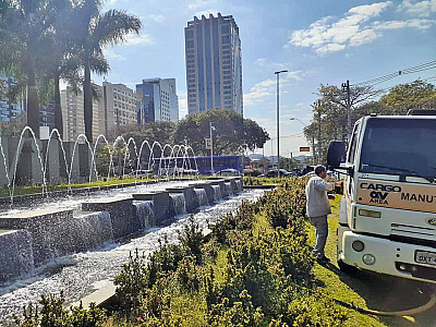 O centro empresarial está impecável para as festas de final de ano