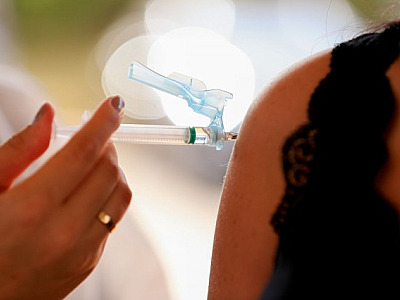 Santana de Parnaíba inicia imunização com vacina bivalente em pessoas a partir de 18 anos