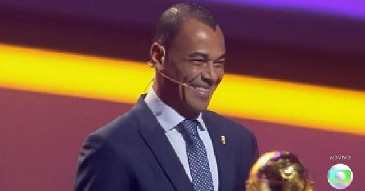 Com participação do morador de Alphaville Cafu, Fifa sorteia grupos para a Copa do Mundo