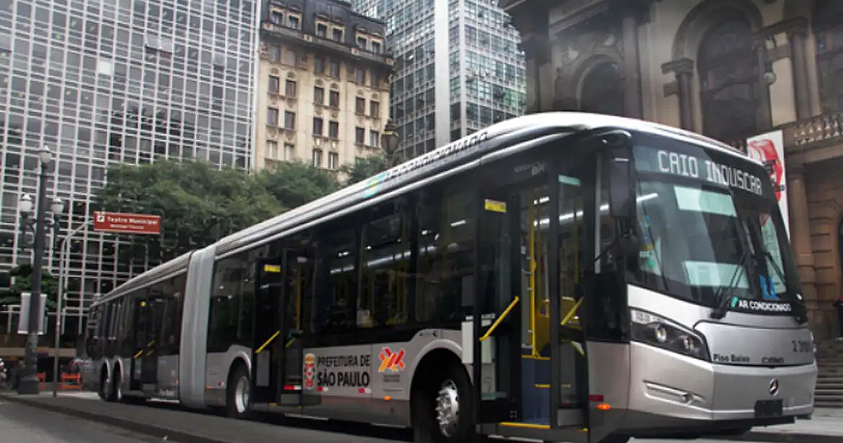 Sem receber 13º salário, motoristas de ônibus de SP entram em greve