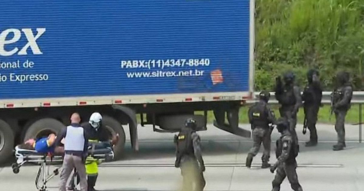 Rodoanel é liberado após quase 5 horas de bloqueio por sequestro de caminhoneiro e ameaça de bomba f