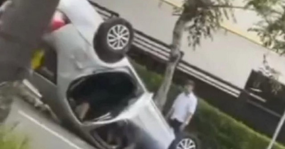 Capotamento na Av. Andrômeda neste sábado (4) deixa duas pessoas feridas