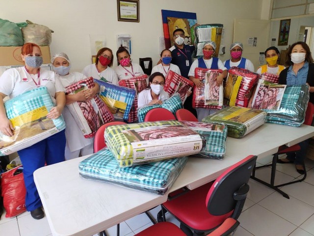 Campanha do Agasalho em Barueri entrega cobertores