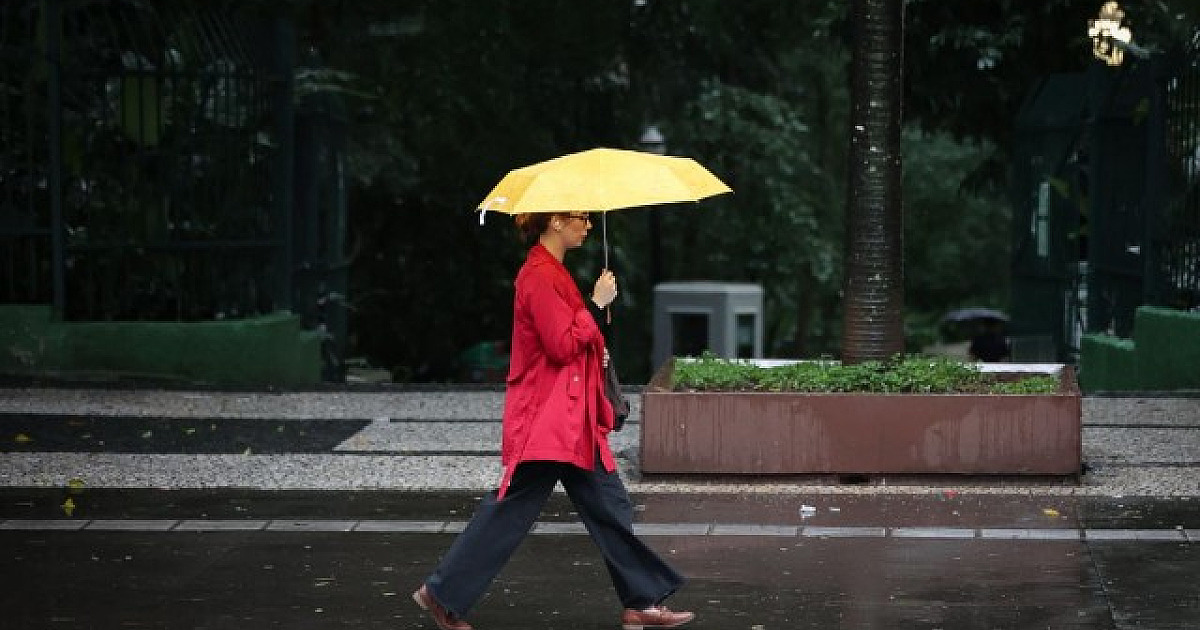 Defesa Civil alerta para chuvas intensas e rajadas de vento até terça-feira (25)