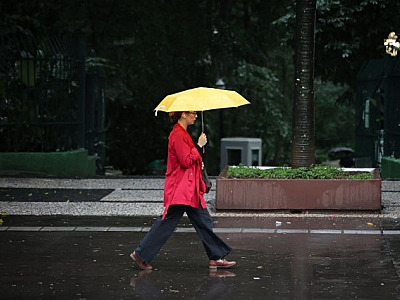 Defesa Civil alerta para chuvas intensas e rajadas de vento até terça-feira (25)
