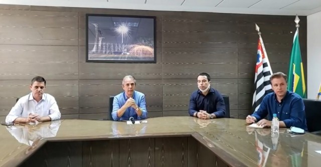 Pandemia ajuda a aumentar protagonismo dos prefeitos