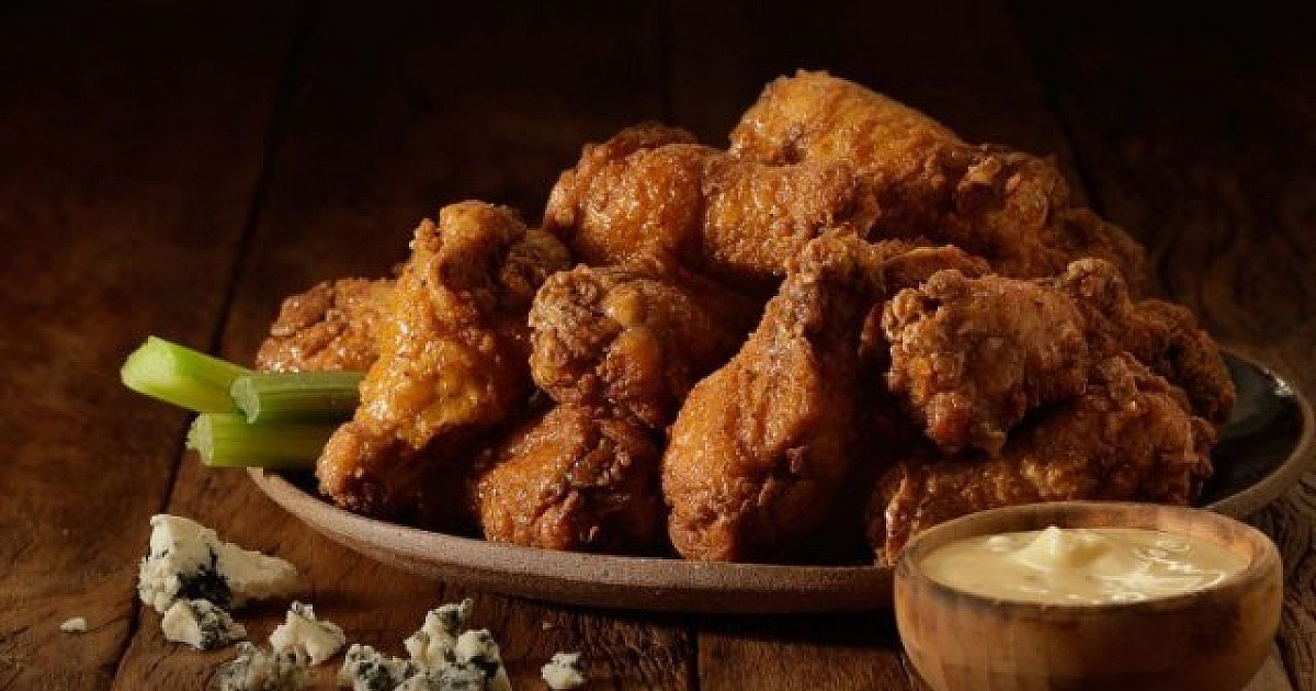 Outback comemora Dia do Consumidor com Super Wings de brinde