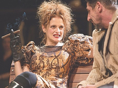 Denise Fraga mostra fragilidade dos valores morais em texto de Dürrenmatt