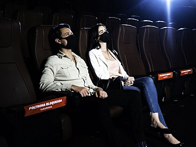 Após sete meses, cinemas retomam as atividades