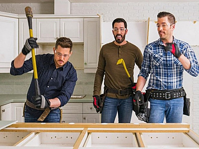 Brad Pitt e outras celebridades participam de Spin-off de Irmãos à Obra