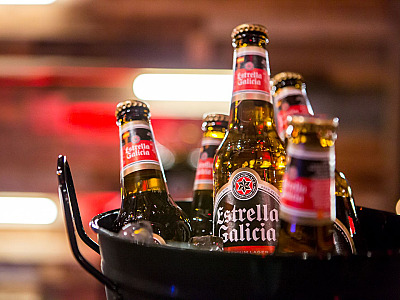Custando apenas R$ 12, cerveja da Estrella Galícia é eleita a melhor do mundo