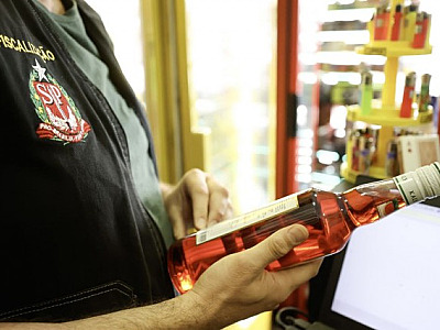 Cidades da região têm mais de 15 casos em investigação de intoxicação por metanol