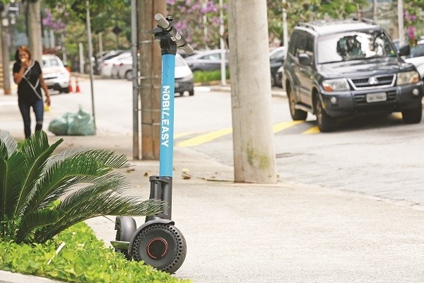 Mesmo sem lei específica, patinetes elétricos chegam a Alphaville