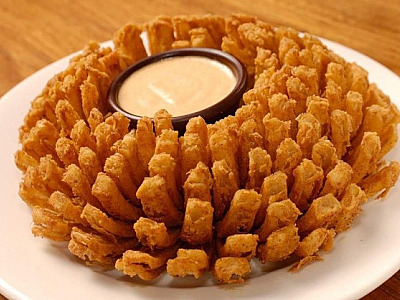 Outback promove a 16ª edição do Bloomin’ Day em parceria com a Make-A-Wish Brasil