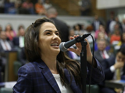 Bruna Furlan toma posse como deputada estadual, após três mandatos federais