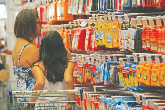 Em Alphaville, variação de preço de material escolar chega a 207%