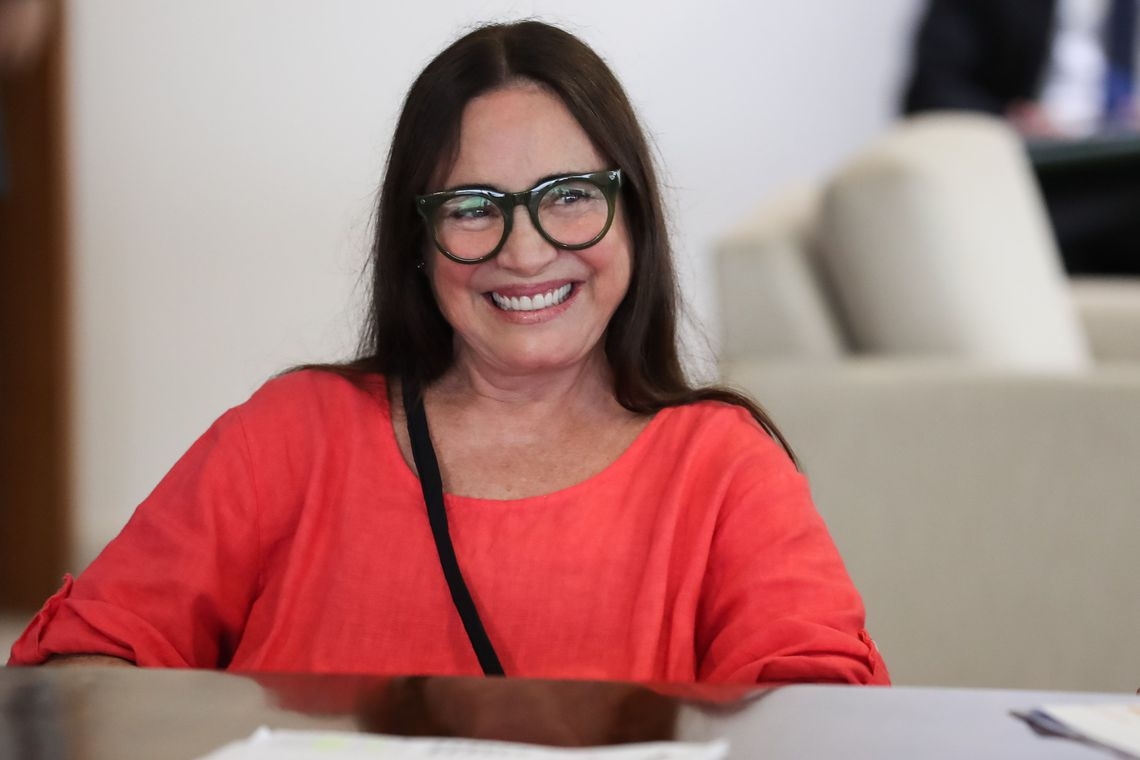 Regina Duarte tenta regularizar imóvel de luxo em Alphaville