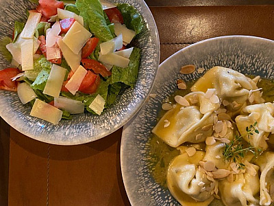 Hora do almoço ganha ‘novo status’ com cardápios assinados por chefs